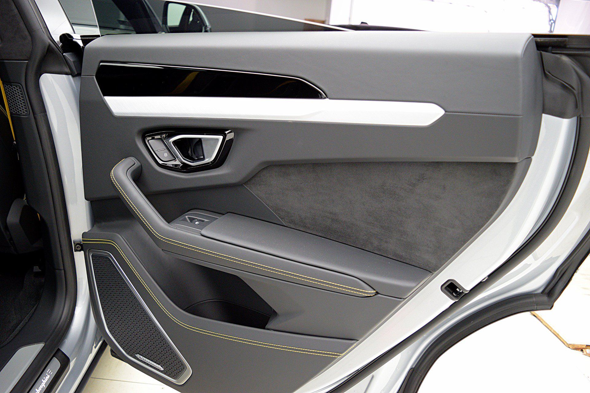 Used 2023 Lamborghini Urus S AWD/4WD image 41