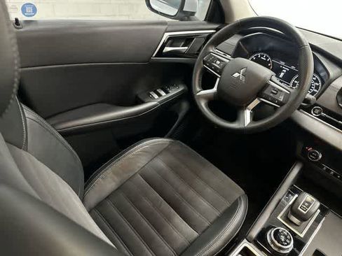 Used 2023 Mitsubishi Outlander SE FWD image 12