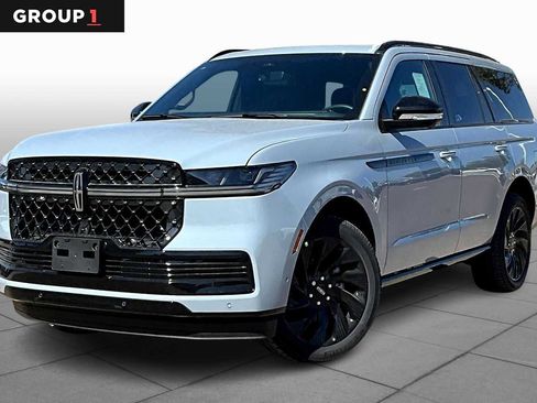 New 2025 Lincoln Navigator Reserve w/ Jet Appearance Package image 1
