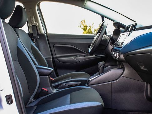 Used 2025 Nissan Versa SV image 38