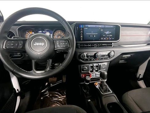 Used 2025 Jeep Wrangler Unlimited Rubicon AWD/4WD image 15