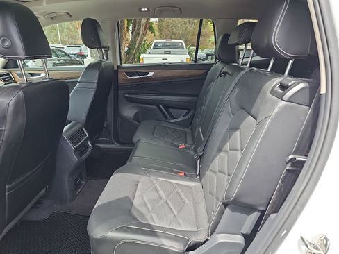 Used 2024 Volkswagen Atlas SE w/ Panoramic Sunroof Package FWD image 15