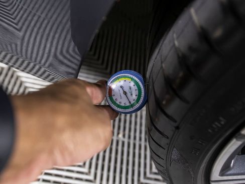 Used 2021 BMW 740i w/ M Sport Package image 17