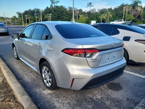 Used 2024 Toyota Corolla LE FWD image 5