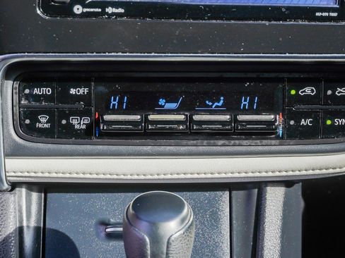 Used 2018 Toyota Corolla iM image 34