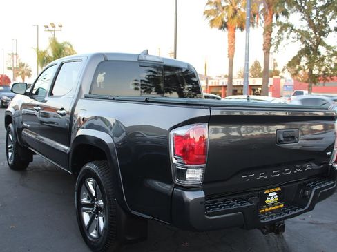 Used 2017 Toyota Tacoma Limited image 5