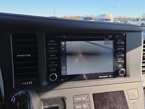 Used 2019 Toyota Sienna XLE w/ XLE Navigation Package image 5