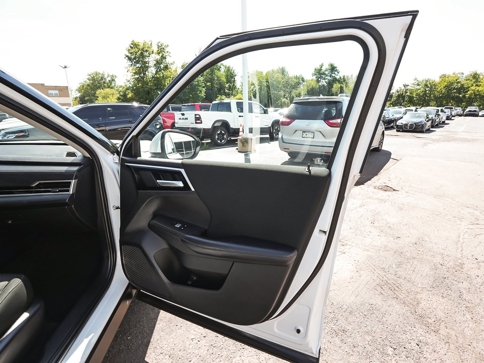 Used 2023 Mitsubishi Outlander ES AWD/4WD image 15