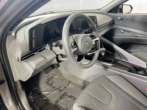 Used 2023 Hyundai Elantra SEL w/ Cargo Package FWD image 9