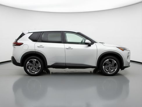 Used 2025 Nissan Rogue SV FWD image 11