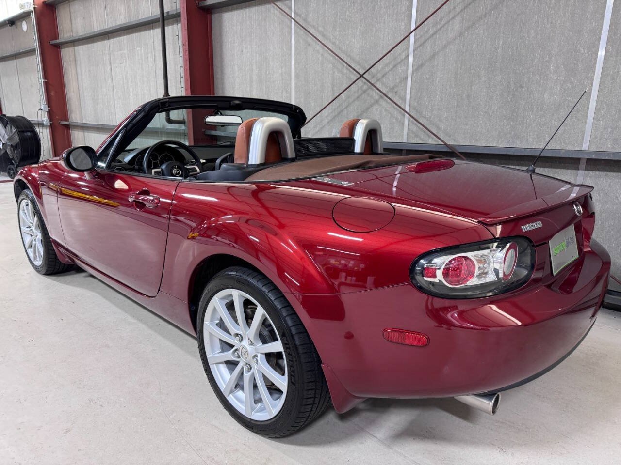 Used 2007 MAZDA MX-5 Miata Grand Touring w/ Premium Pkg RWD image 9