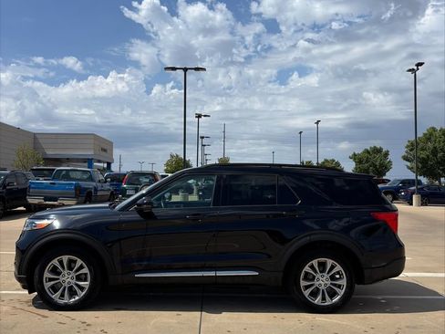 Used 2024 Ford Explorer XLT w/ Equipment Group 202A AWD/4WD image 2