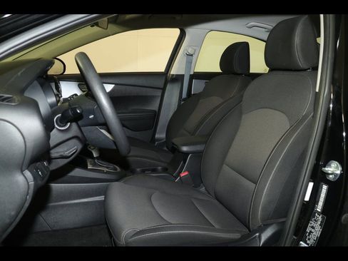 Used 2024 Kia Forte LXS image 10