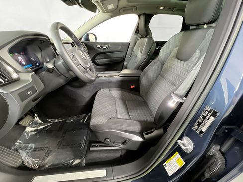 Used 2023 Volvo XC60 B5 Core w/ Protection Package Premier FWD image 19
