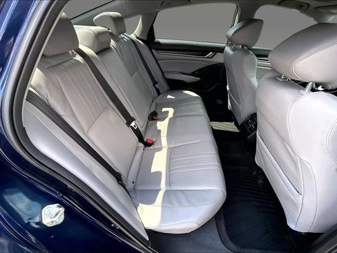 Used 2018 Honda Accord Touring image 16