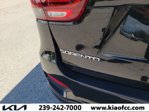 Used 2019 Kia Sorento FWD image 12