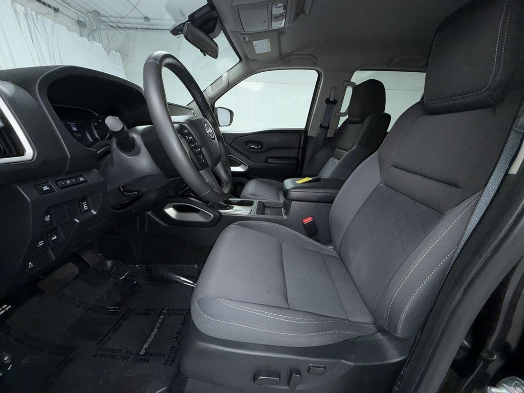 Used 2025 Nissan Frontier SV w/ SV Convenience Package AWD/4WD image 12