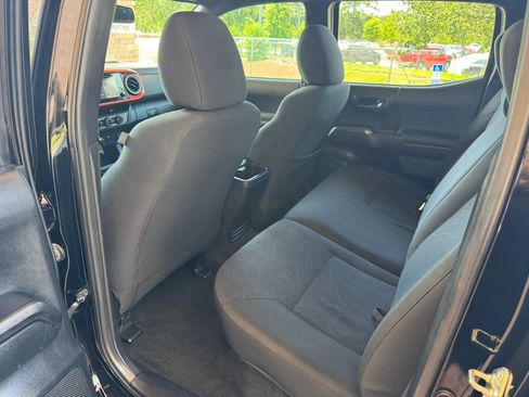 Used 2016 Toyota Tacoma TRD Sport w/ Towing Package AWD/4WD image 16