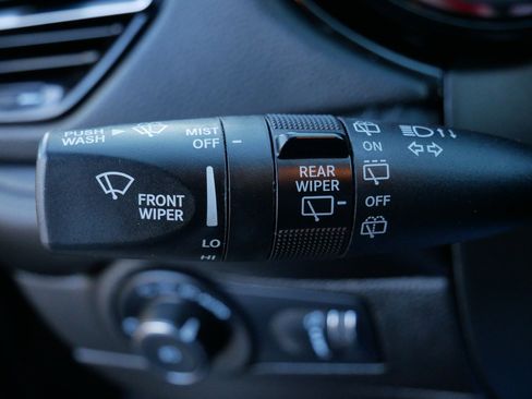 Used 2022 Dodge Durango SXT image 32