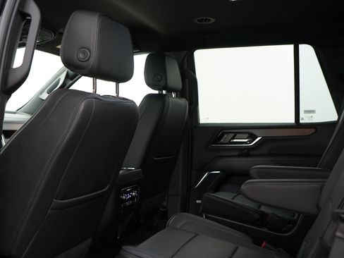 Used 2025 GMC Yukon Denali AWD/4WD image 18