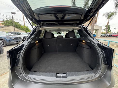 Used 2025 Nissan Kicks SV AWD/4WD image 29