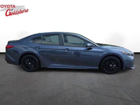 Used 2026 Toyota Camry SE w/ Convenience Package FWD image 4