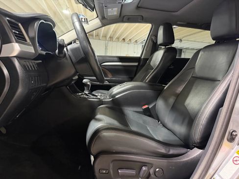 Used 2016 Toyota Highlander XLE AWD/4WD image 8