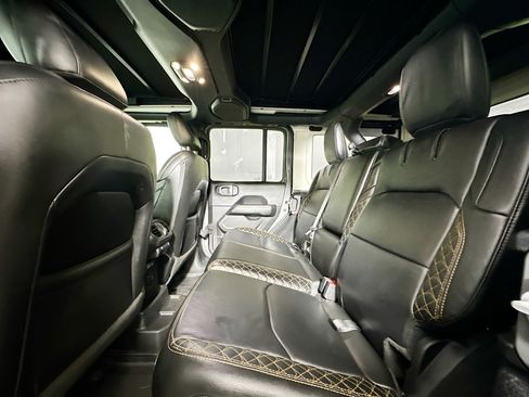 Used 2023 Jeep Wrangler Unlimited Sahara image 28