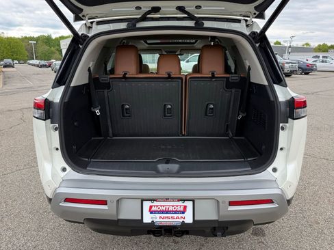 Used 2022 Nissan Pathfinder Platinum w/ Cargo Package AWD/4WD image 43