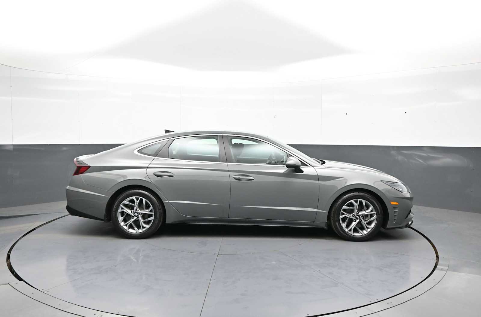 Used 2021 Hyundai Sonata SEL w/ Winter Weather Package FWD image 5