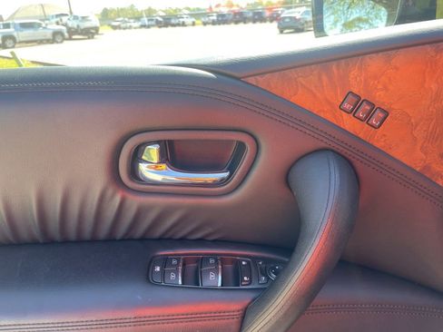 Used 2024 Nissan Armada SL w/ Captain's Chairs Package image 18