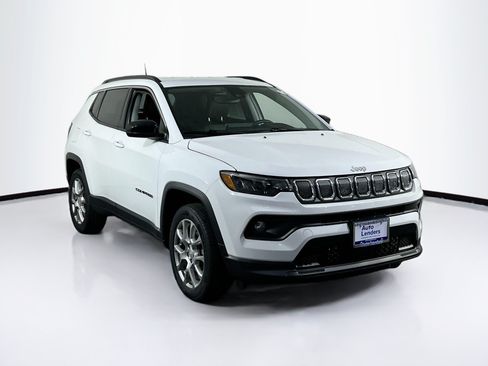 Used 2022 Jeep Compass Latitude AWD/4WD image 3