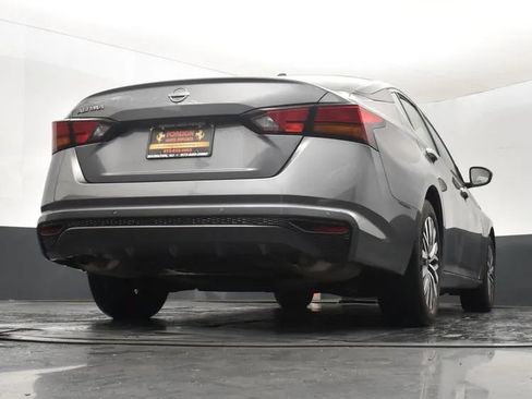 Used 2025 Nissan Altima 2.5 SV FWD image 13