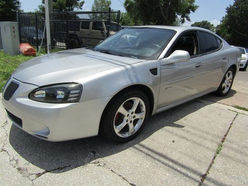 Used 2006 Pontiac Grand Prix GXP w/ Sun And Sound Package FWD image 1