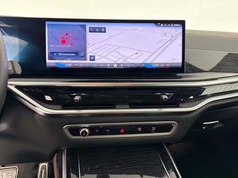 Certified 2025 BMW X7 M60i image 27