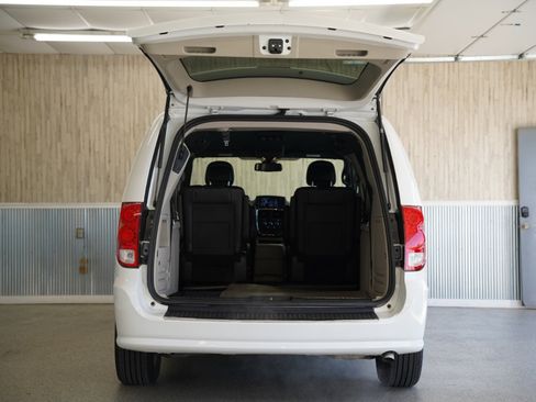 Used 2018 Dodge Grand Caravan SXT image 37