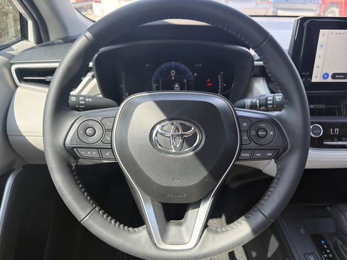 Used 2026 Toyota Corolla Cross LE FWD image 11