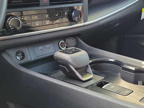 Certified 2025 Nissan Rogue S FWD image 24