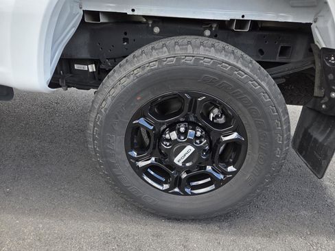 Used 2023 Ford F250 XLT w/ XLT Premium Package AWD/4WD image 9