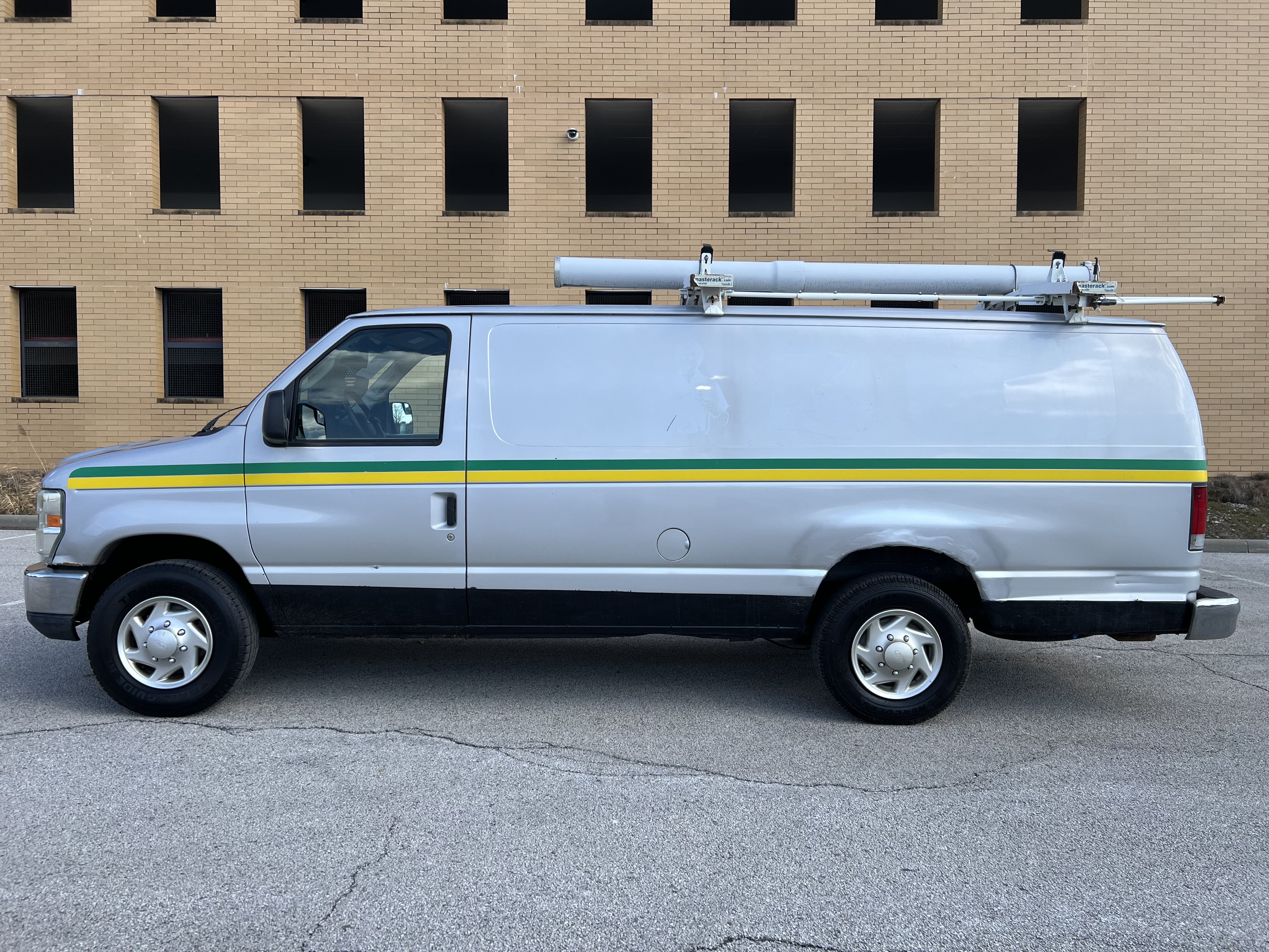 Used 2011 Ford E-250 and Econoline 250 Extended w/ Commercial Cargo Van Pkg RWD image 3