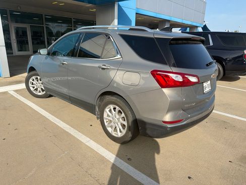 Used 2018 Chevrolet Equinox LT w/ Sun & Infotainment Package AWD/4WD image 2