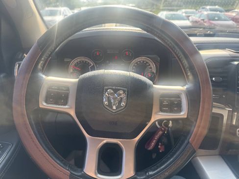 Used 2013 RAM 1500 Laramie RWD image 32