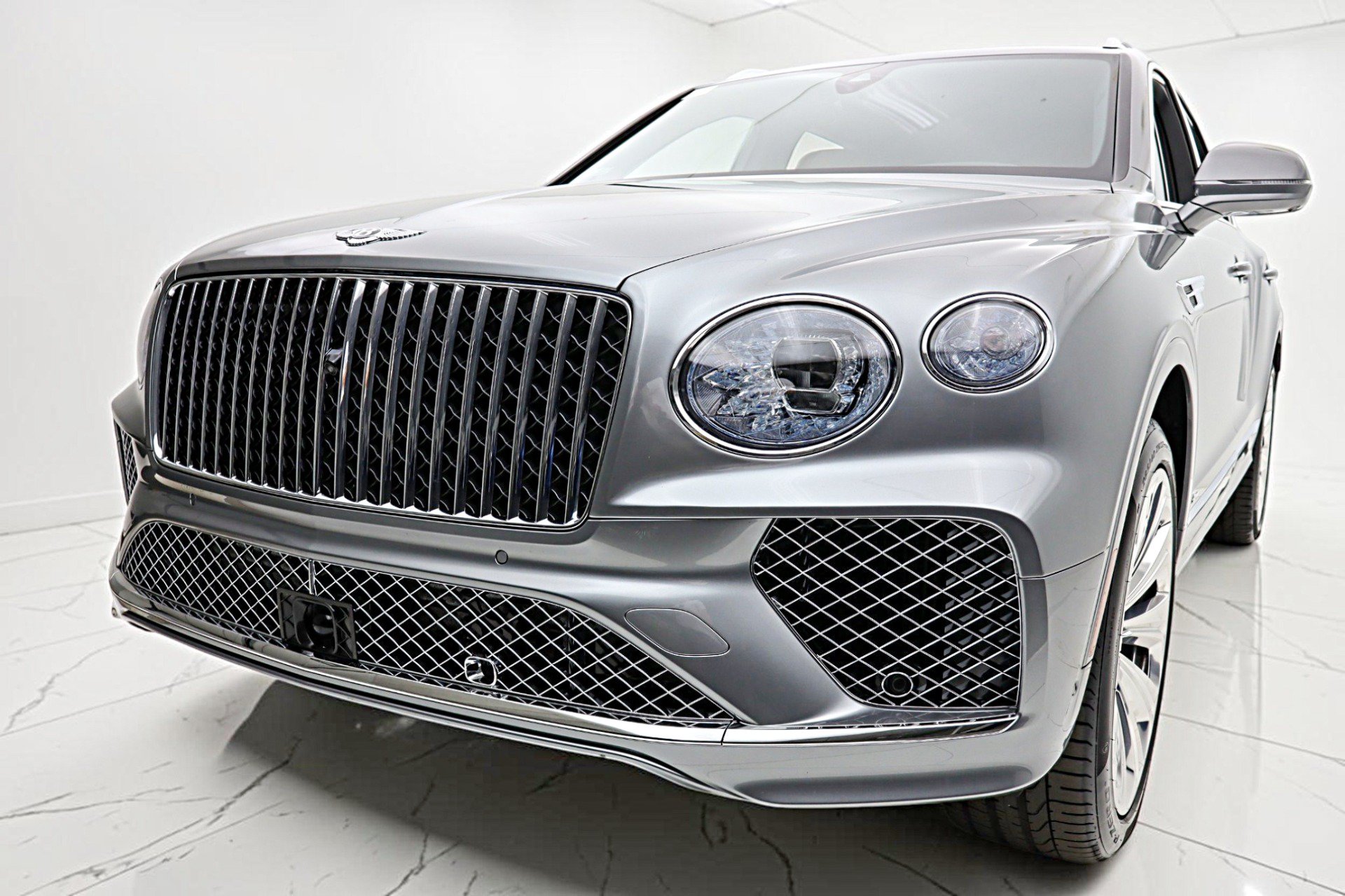 Used 2025 Bentley Bentayga AWD/4WD image 24