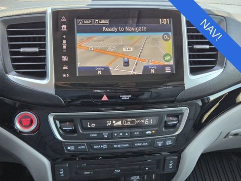Used 2018 Honda Pilot Touring image 16