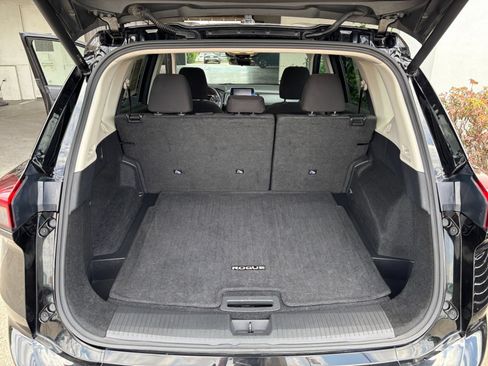 Used 2025 Nissan Rogue SV FWD image 32