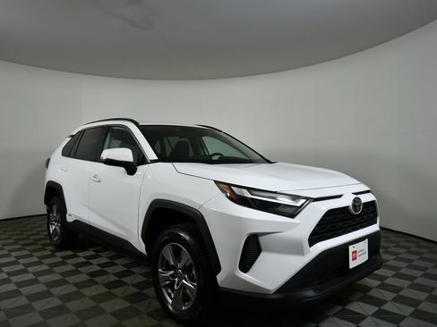 Used 2025 Toyota RAV4 XLE AWD/4WD image 8