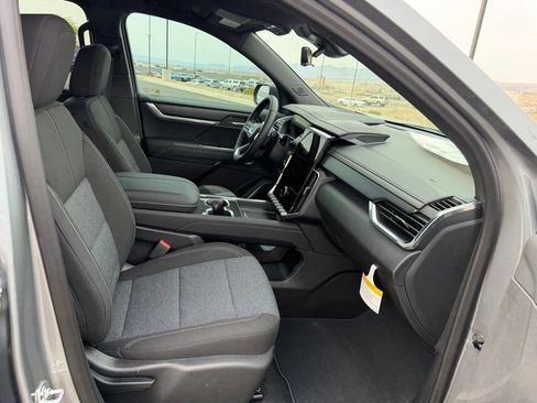 New 2026 GMC Acadia Elevation image 13