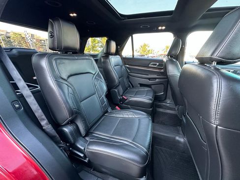 Used 2018 Ford Explorer Platinum AWD/4WD image 16