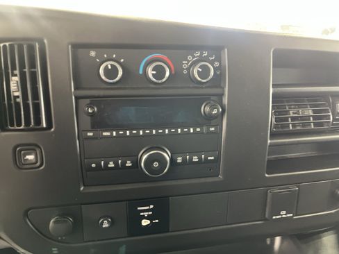 Used 2019 GMC Savana 2500 w/ Driver Convenience Package RWD image 16