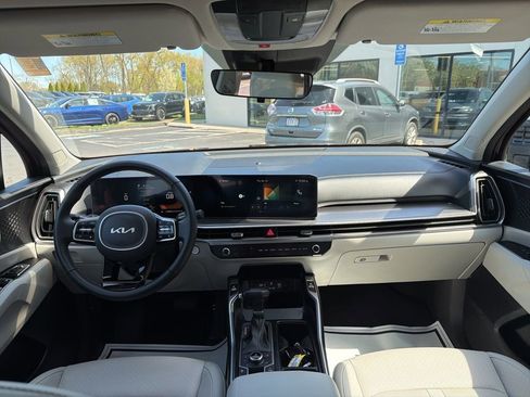 Used 2025 Kia Sorento S AWD/4WD image 23